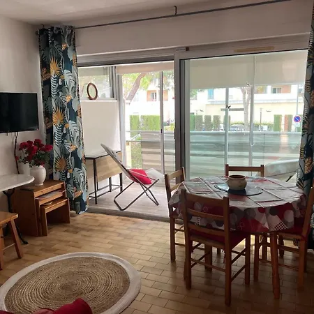T2 Avec Veranda Et Piscine A La Napoule 아파트 *