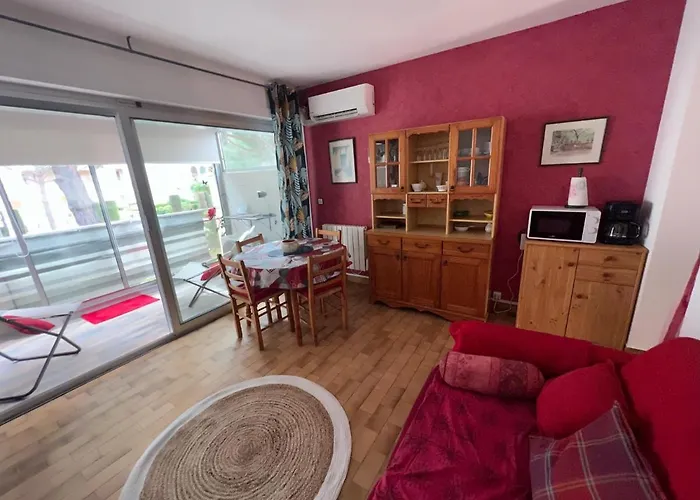 T2 Avec Veranda Et Piscine A La Napoule Apartmán